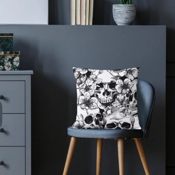 Pillow Cover Skulls Zipper Closure Large Black White Square 17.7 X 17.7 … - Picture 5 of 13